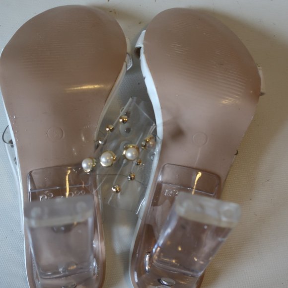 Shag Boutique White Patent Leather Sandals With Pearl Details 36 US/6 * - Picture 6 of 8